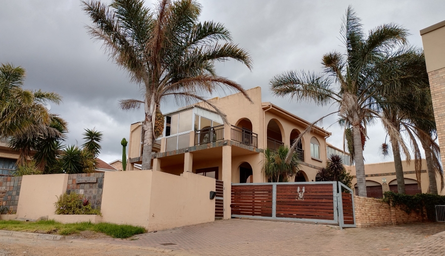 5 Bedroom Property for Sale in Wavecrest Eastern Cape